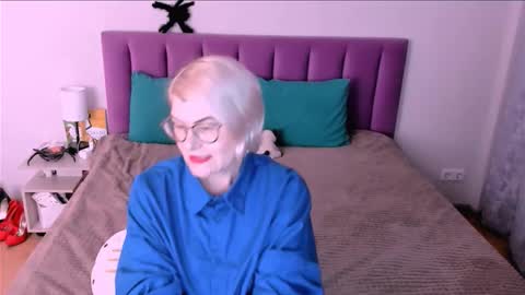 Snapshot of sabrinamacmarren chatting on 28, 10, 2025 Sabrina MacMarren online show from 28, 10, 2025