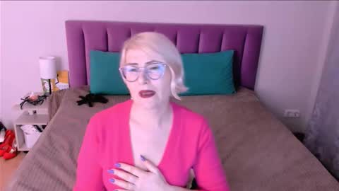 Snapshot of sabrinamacmarren chatting on 29, 10, 2025 Sabrina MacMarren online show from 29, 10, 2025