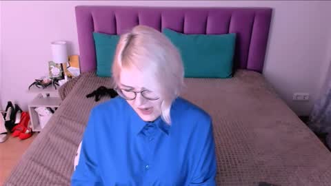 Snapshot of sabrinamacmarren chatting on 30, 10, 2025 Sabrina MacMarren online show from 30, 10, 2025