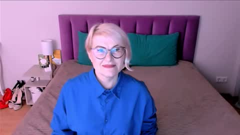 Snapshot of sabrinamacmarren chatting on 3, 11, 2025 Sabrina MacMarren online show from 3, 11, 2025