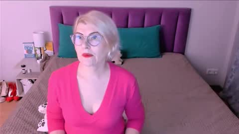 Snapshot of sabrinamacmarren chatting on 13, 11, 2025 Sabrina MacMarren online show from 13, 11, 2025