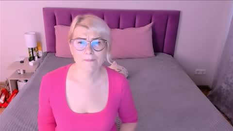 Snapshot of sabrinamacmarren chatting on 19, 11, 2025 Sabrina MacMarren online show from 19, 11, 2025