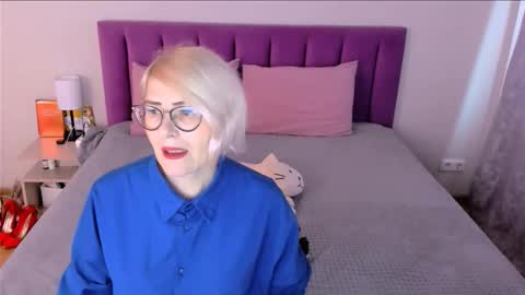 Snapshot of sabrinamacmarren chatting on 20, 11, 2025 Sabrina MacMarren online show from 20, 11, 2025