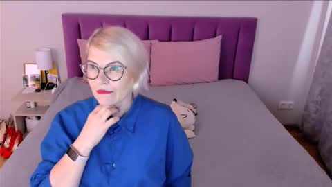 Snapshot of sabrinamacmarren chatting on 21, 11, 2025 Sabrina MacMarren online show from 21, 11, 2025