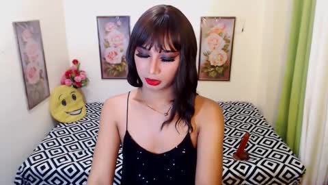 Snapshot of sabrinauniversalcockts chatting on 5, 12, 2024 sabrina online show from 5, 12, 2024