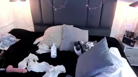 Sabrina  online show from 27, 2, 2026