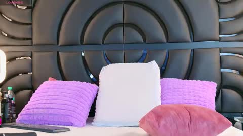 Sabrinna online show from 9, 10, 2025