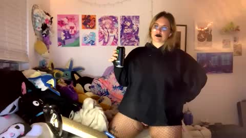 Snapshot of sadgirlsocial chatting on 15, 11, 2025 sweet angel baby online show from 15, 11, 2025