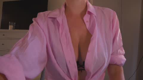 IsaBella-  online show from 13, 9, 2025