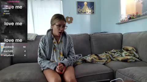 Snapshot of saltycaptain69_hatgirl69 chatting on 9, 10, 2025 Salty Captain 69 Hat Girl 69 online show from 9, 10, 2025