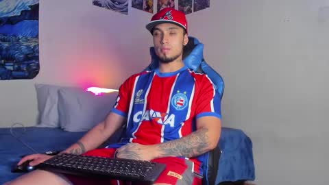 Snapshot of salvatore_dereck chatting on 19, 12, 2025 online show from 19, 12, 2025