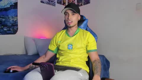 Snapshot of salvatore_dereck chatting on 23, 12, 2025 online show from 23, 12, 2025