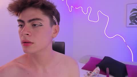 Snapshot of sam_clarkk chatting on 18, 11, 2025 Sam Clark online show from 18, 11, 2025