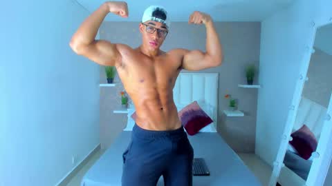 sam_rouge online show from 28, 2, 2025