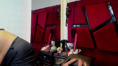 Snapshot of samantablake chatting on 17, 12, 2025 Samanta online show from 17, 12, 2025