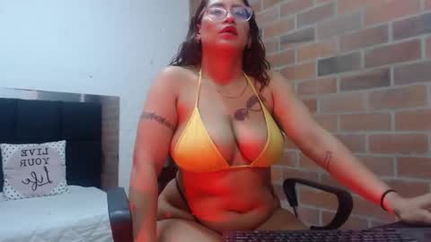 Snapshot of samantha__karolstone chatting on 15, 10, 2025 SAMANTHA online show from 15, 10, 2025