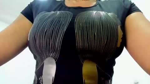 Snapshot of samantha_milfs chatting on 28, 10, 2025 samantha_milfs online show from 28, 10, 2025