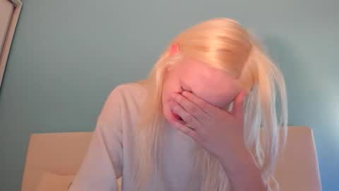 Snapshot of samanthamiasnik1 chatting on 16, 12, 2025 Samantha online show from 16, 12, 2025