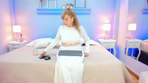 Snapshot of samanthamilf__ chatting on 1, 2, 2025 Samanta online show from 1, 2, 2025