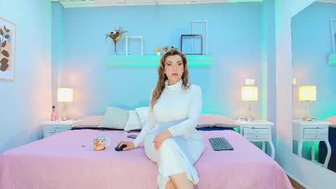 Snapshot of samanthamilf__ chatting on 8, 3, 2025 Samanta online show from 8, 3, 2025