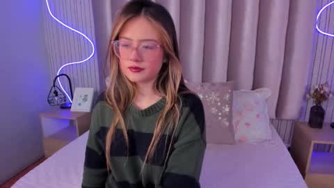 Snapshot of samanthapeachs chatting on 9, 10, 2025 Alejandra online show from 9, 10, 2025