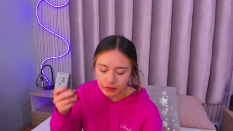 Snapshot of samanthapeachs chatting on 6, 11, 2025 Alejandra online show from 6, 11, 2025