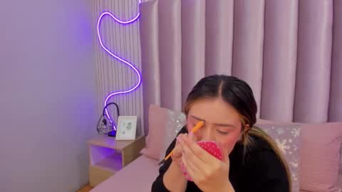 Snapshot of samanthapeachs chatting on 18, 11, 2025 Alejandra online show from 18, 11, 2025