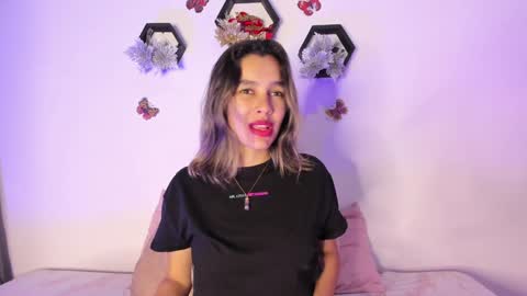 Samara is my name a pleasure delighted that you are here leave your thumb up it is important to me online show from 16, 1, 2025