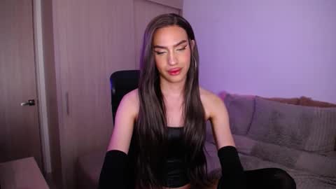Samara Silex online show from 5, 10, 2025