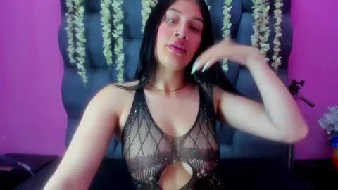 samarhamiller_ online show from 8, 10, 2025