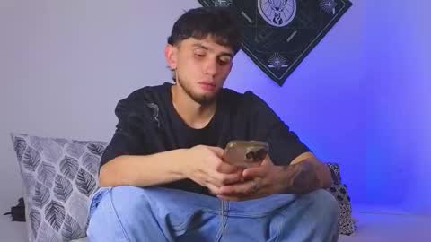 Snapshot of samevansx chatting on 8, 11, 2025 samevansx online show from 8, 11, 2025