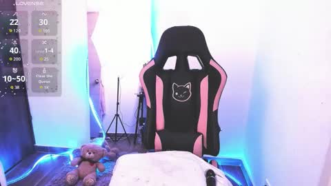 samiacooper25 online show from 5, 11, 2025