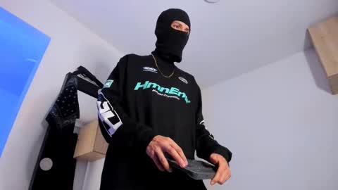 Snapshot of samuel_suarez chatting on 15, 10, 2025 online show from 15, 10, 2025