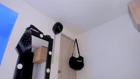 Snapshot of samuel_suarez chatting on 23, 10, 2025 online show from 23, 10, 2025