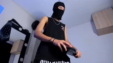 Snapshot of samuel_suarez chatting on 24, 10, 2025 online show from 24, 10, 2025