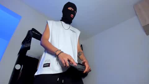 Snapshot of samuel_suarez chatting on 8, 11, 2025 online show from 8, 11, 2025