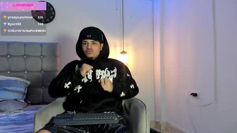 Snapshot of samxx_muscle chatting on 13, 10, 2025 samxx_muscle online show from 13, 10, 2025