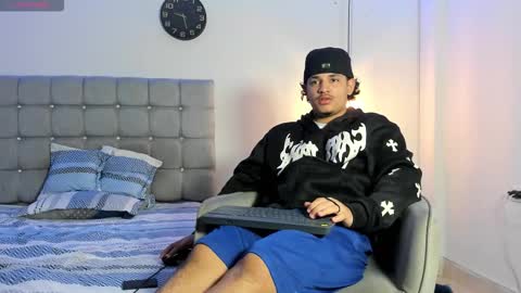 Snapshot of samxx_muscle chatting on 16, 10, 2025 samxx_muscle online show from 16, 10, 2025