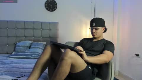 Snapshot of samxx_muscle chatting on 27, 10, 2025 samxx_muscle online show from 27, 10, 2025