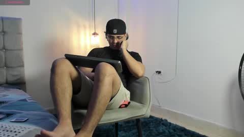 Snapshot of samxx_muscle chatting on 31, 10, 2025 samxx_muscle online show from 31, 10, 2025