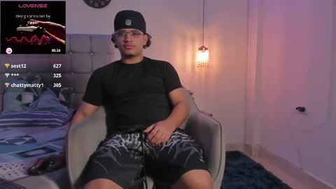 Snapshot of samxx_muscle chatting on 2, 11, 2025 samxx_muscle online show from 2, 11, 2025