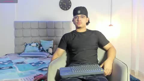Snapshot of samxx_muscle chatting on 3, 11, 2025 samxx_muscle online show from 3, 11, 2025
