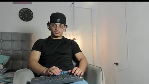 Snapshot of samxx_muscle chatting on 12, 11, 2025 samxx_muscle online show from 12, 11, 2025