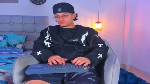 Snapshot of samxx_muscle chatting on 16, 11, 2025 samxx_muscle online show from 16, 11, 2025