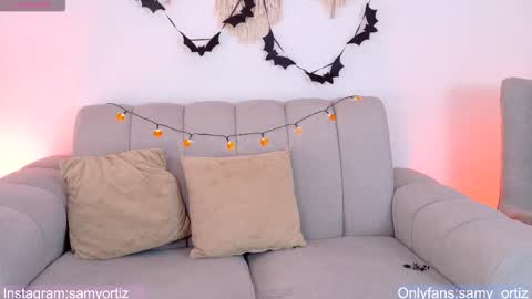 Snapshot of samyortiz_ chatting on 29, 10, 2025 Samy and Juan online show from 29, 10, 2025