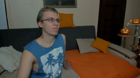 Snapshot of samyscott chatting on 4, 11, 2025 SamyScott online show from 4, 11, 2025