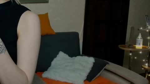 Snapshot of samyscott chatting on 6, 11, 2025 SamyScott online show from 6, 11, 2025