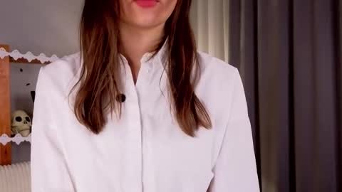 Snapshot of sandili chatting on 1, 11, 2025 Isabel but you can call me Bella online show from 1, 11, 2025