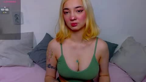 Snapshot of sandra_bell_ chatting on 20, 10, 2025 Sandra online show from 20, 10, 2025