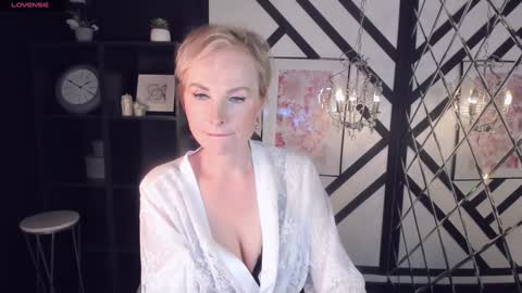 Snapshot of sandra_kind chatting on 4, 2, 2025 Sandra online show from 4, 2, 2025